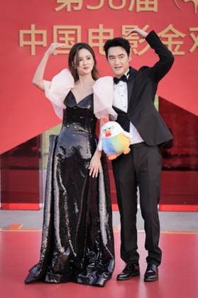XIAMEN, CHINA - NOVEMBER 15: Actor Yuan Hong (R) and his wife actress Zhang Xinyi arrive at the red carpet for the closing ceremony during the 38th China Golden Rooster Awards on November 15, 2025 in Xiamen, Fujian Province of China.  Copyright: xVCGx 111604092972