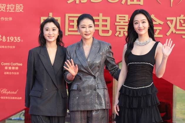 XIAMEN, CHINA - NOVEMBER 15: The cast and crew of A Song Sung Blue arrive at the red carpet for the closing ceremony during the 38th China Golden Rooster Awards on November 15, 2025 in Xiamen, Fujian Province of China.  Copyright: xVCGx 111604062224
