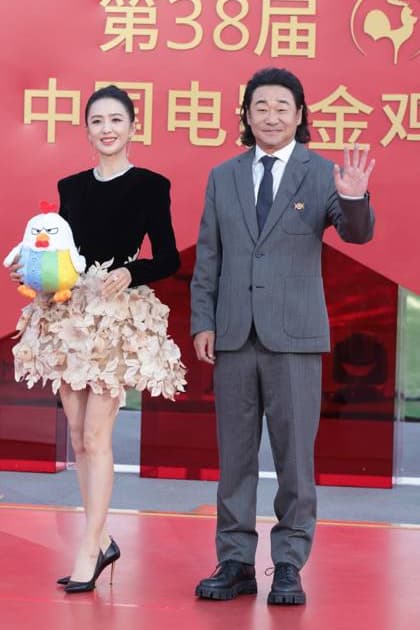 XIAMEN, CHINA - NOVEMBER 15: Actress Tong Liya (L) and actor Wang Jingchun arrive at the red carpet for the closing ceremony during the 38th China Golden Rooster Awards on November 15, 2025 in Xiamen, Fujian Province of China.  Copyright: xVCGx 111604064906