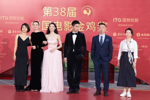 XIAMEN, CHINA - NOVEMBER 15: The cast and crew of Her Story arrive at the red carpet for the closing ceremony during the 38th China Golden Rooster Awards on November 15, 2025 in Xiamen, Fujian Province of China.  Copyright: xVCGx 111604071867
