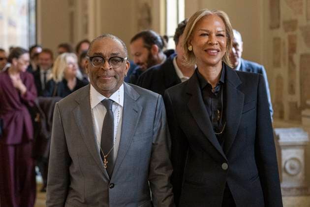 ITALY - ACTOR LEAVES AT THE END IF POPE LEO XIV WITH ARTISTS FROM THE WORL OF CINEMA AT THE VATICAN - 2025 11 15 Italy, Rome, Vatican, 2025 11 15.US film director Spike Lee and his wife Tonya Lewis Lee leave at the end of an audience of Pope Leo XIV with artists from the world of cinema at the Vatican . More than 100 film industry professionals, whether actors, directors or producers, were received by the pope inside the Apostolic Palace. EDITORIAL USE ONLY - NO BOOKS Copyright: xALESSIAxGIULIANIx