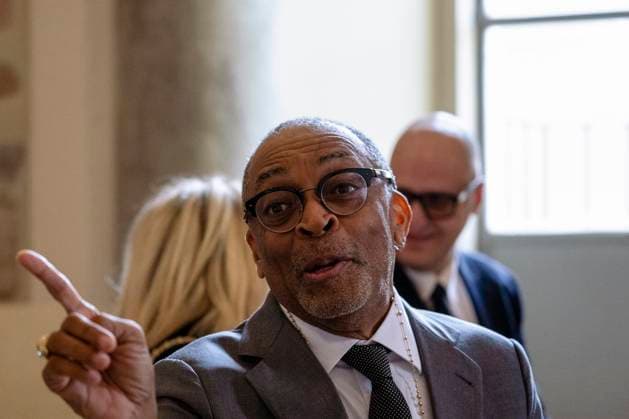 ITALY - ACTOR LEAVES AT THE END IF POPE LEO XIV WITH ARTISTS FROM THE WORL OF CINEMA AT THE VATICAN - 2025 11 15 Italy, Rome, Vatican, 2025 11 15.US film director Spike Lee leaves at the end of an audience of Pope Leo XIV with artists from the world of cinema at the Vatican . More than 100 film industry professionals, whether actors, directors or producers, were received by the pope inside the Apostolic Palace. EDITORIAL USE ONLY - NO BOOKS Copyright: xALESSIAxGIULIANIx