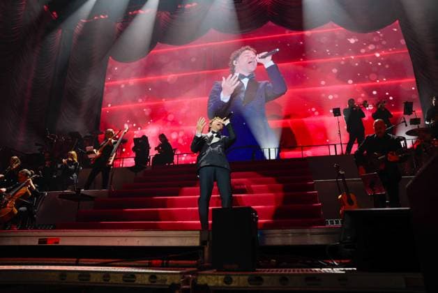 David Bisbal opens in Almeria his Christmas tour Todo es posible en Navidad The singer David Bisbal during his performance tonight in the tour Todo es posible en Navidad On November 15, 2025 in Almeria, Andalucía Spain Almerias Plaza de Toros hosts the concert with which David Bisbal kicks off his new tour Todo es posible en Navidad The artist from Almeria returns to his homeland to open a series of special performances for the Christmas holidays 15 NOVEMBER 2025 Marian Leó Almeria, Andalucia Almeria, Andalucia Espana  Copyright: xMarianxLeonx 7103916