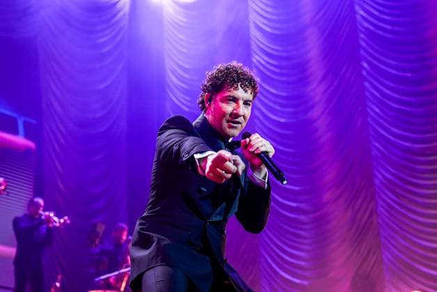 David Bisbal opens in Almeria his Christmas tour Todo es posible en Navidad The singer David Bisbal during his performance tonight in the tour Todo es posible en Navidad On November 15, 2025 in Almeria, Andalucía Spain Almerias Plaza de Toros hosts the concert with which David Bisbal kicks off his new tour Todo es posible en Navidad The artist from Almeria returns to his homeland to open a series of special performances for the Christmas holidays 15 NOVEMBER 2025 Marian Leó Almeria, Andalucia Almeria, Andalucia Espana  Copyright: xMarianxLeonx 7103920