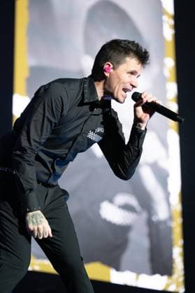 Dani Martin Performs At The Movistar Arena in Madrid - 15 Nov 2025 Singer Dani Martin performs live during his concert at the Movistar Arena in Madrid. Madrid Spain Copyright: xAtilanoxGarciax xSOPAxImagesx photo00449