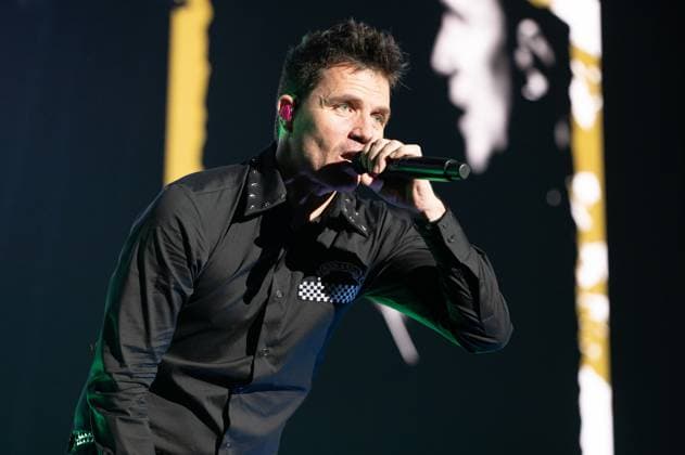 Dani Martin Performs At The Movistar Arena in Madrid - 15 Nov 2025 Singer Dani Martin performs live during his concert at the Movistar Arena in Madrid. Madrid Spain Copyright: xAtilanoxGarciax xSOPAxImagesx photo00450