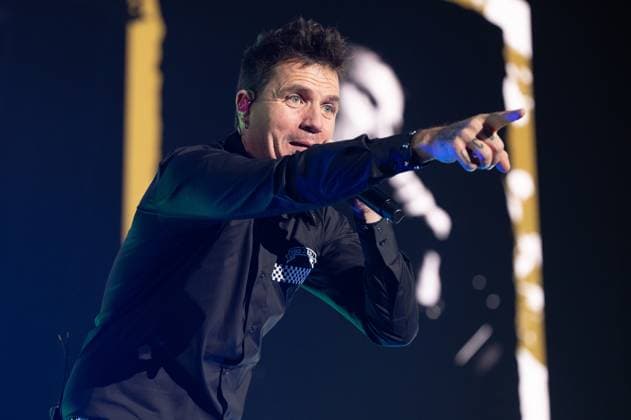 Dani Martin Performs At The Movistar Arena in Madrid - 15 Nov 2025 Singer Dani Martin performs live during his concert at the Movistar Arena in Madrid. Madrid Spain Copyright: xAtilanoxGarciax xSOPAxImagesx photo00453