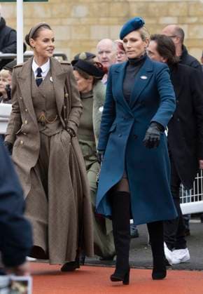 . 15 11 2025. Cheltenham, United Kingdom. Zara Tindall and fashion designer Jade Holland Cooper at the Super Saturday meeting at Cheltenham Racecourse, United Kingdom.  xi-Imagesx IIM-26379-0012
