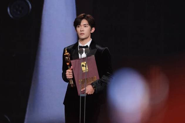 XIAMEN, CHINA - NOVEMBER 15: Actor singer Yi Yangqianxi (aka Jackson Yee) wins the Best Actor at the 38th Golden Rooster Award on November 15, 2025 in Xiamen, Fujian Province of China.  Copyright: xVCGx 111604097954