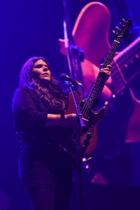 The Magic Numbers performing at O2 Arena in London LONDON, ENGLAND - NOVEMBER 15: Michele Stodart of ˜The Magic Numbers™ performing at O2 Arena, Greenwich on November 15, 2025 in London, England. CAP MAR MAR Great Britain Copyright: xMartinxHarris CapitalxPicturesx