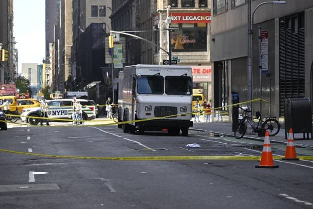 New York Jets NFL cornerback Kris Boyd shot in New York City MANHATTAN, NEW YORK, UNITED STATES - NOVEMBER 16 - NYPD officers maintain a security cordon after New York Jets NFL cornerback Kris Boyd was shot and critically hurt outside a restaurant in Midtown, Manhattan, New York, United States on November 16, 2025. Kyle Mazza Anadolu New York United States. Editorial use only. Please get in touch for any other usage.  Copyright: x2025xAnadoluxKylexMazzax