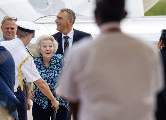 Bonaire, The Netherlands, 2025-11-16 19:53:27 BONAIRE, November 16, 2025, Airport: Princess Beatrix arrives at Bonaire Airport. The visit focuses on the work of the Dutch Caribbean Nature Alliance (DCNA) and social initiatives on the islands. The Princess is the patron of DCNA. PHOTO: NLBeeld Albert Nieboer Credit: NL Beeld Patrick van Emst  Copyright: xx x