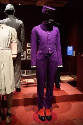 Wes Anderson: The Archives Press Preview at Design Museum, London, UK A staff member views A Lobby Boy suit worn by Zero Mustafa played by Tony Revolori at a photocall for The Design Museum s Wes Anderson: The Archives Exhibition at The Design Museum in London, England, UK on Monday 17 November 2025. The exhibition runs from 21 November 2025 - 26 July 2026., Credit:Justin Ng Avalon UK, England, London, Design Museum  Copyright: xJustinxNgx xAvalonx 1052941773