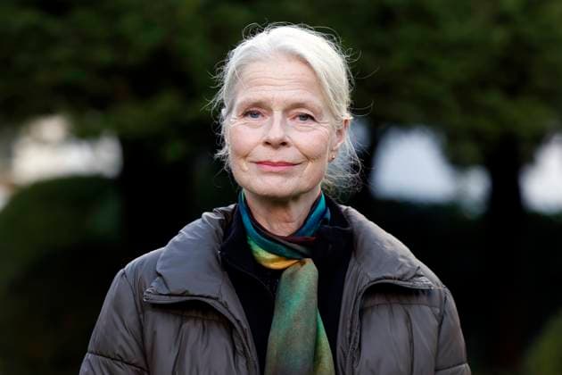 Actress Corinna Kirchhoff Julia Böhm at a photo shoot for the 98 Cologne crime scene Der Glücklichmacher in the Cologne villa district in Hahnwald Cologne, 17 11 2025 NRW Germany Copyright: xChristophxHardtx