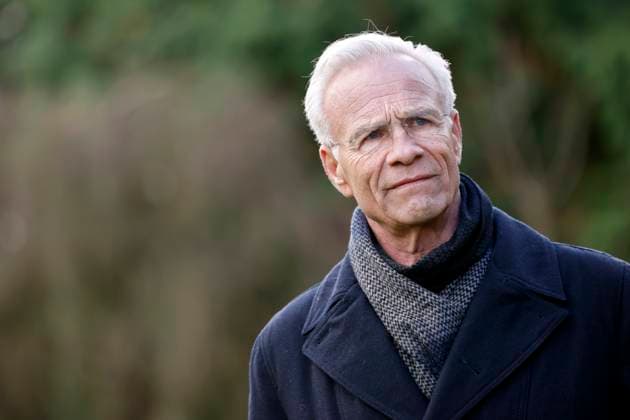 Tatort actor Klaus J Behrendt Max Ballauf at a photo shoot for the 98th Cologne Tatort Der Glücklichmacher in the Cologne villa district in Hahnwald Cologne, 17 11 2025 NRW Germany Copyright: xChristophxHardtx