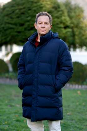 Actors Trystan Pütter Maurice Schmidt at a photo shoot for the 98th Cologne crime scene Der Glücklichmacher in the Cologne villa district in Hahnwald Cologne, 17 11 2025 NRW Germany Copyright: xChristophxHardtx