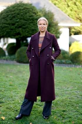 Actress Alexandra Schalaudek at a photo shoot for the 98 Cologne crime scene Der Glücklichmacher in Colognes Villenviertel in Hahnwald Cologne, 17 11 2025 NRW Germany Copyright: xChristophxHardtx