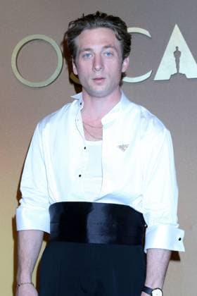November 16, 2025, Los Angeles, Ca, USA: LOS ANGELES - NOV 16: Jeremy Allen White at the 2025 Governors Awards at the Ray Dolby Ballroom on November 16, 2025 in Los Angeles, CA Los Angeles USA - ZUMAnc22 20251116_zaa_nc22_271 Copyright: xKathyxHutchinsx