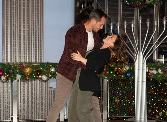 November 17, 2025, New York, New York, USA: SHAWN JOHNSON EAST and ANDREW EAST visit The Empire State Building ahead of the season finale of Fox s Special Forces: World Toughest Test in New York. 17 November 2025 New York USA - ZUMAa265 20251117_zep_a265_003 Copyright: xEricxAcquayex
