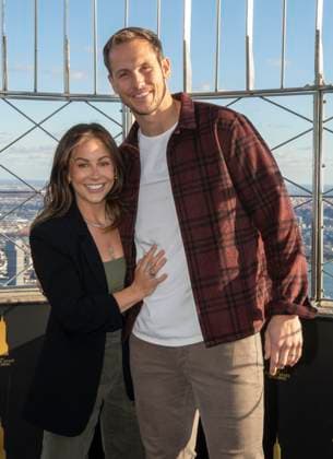 November 17, 2025, New York, New York, USA: SHAWN JOHNSON EAST and ANDREW EAST visit The Empire State Building ahead of the season finale of Fox s Special Forces: World Toughest Test in New York. 17 November 2025 New York USA - ZUMAa265 20251117_zep_a265_007 Copyright: xEricxAcquayex