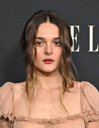 Elle Women In Hollywood 2025 Charlotte Lawrence arriving to Elle Women In Hollywood 2025 held at the Four Seasons Hotel Los Angeles at Beverly Hills on November 17, 2025 in Los Angeles, Ca. Los Angeles Four Seasons Hotel Los Angeles at Beverly Hills California USA Copyright: xStarbuck AFF-USA.COMx