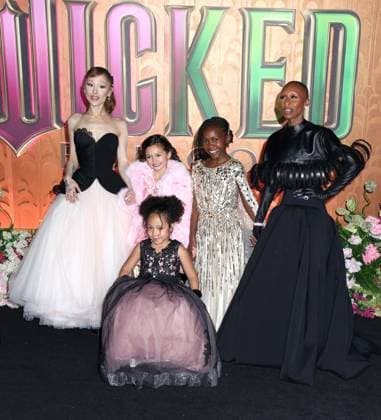 Wicked: For Good New York Premiere Ariana Grande, Scarlett Spears, Cesily Collette Taylor, Karis Musongole and Cynthia Erivo attending the Wicked: For Good New York Premiere held at the David Geffen Hall on November 17, 2025 in New York City, NY New York City David Geffen Hall NY USA Copyright: xStevenxBergman AFF-USA.COMx