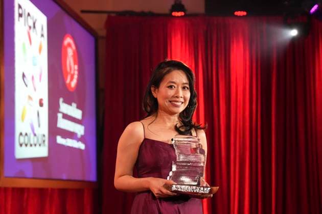 November 17, 2025, Toronto, On, CANADA: Souvankham Thammavongsa wins the Giller Prize for her novel Pick a Colour , in Toronto on Monday November 17, 2025. Toronto CANADA  - ZUMAc35_ 20251117_zaf_c35_192 Copyright: xChrisxYoungx