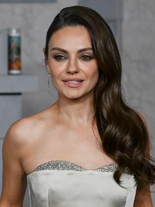 November 17, 2025, Los Angeles, California, USA: Ukrainian-born American actress and model MILA KUNIS, 42, attends Los Angeles red carpet premiere of Wake Up Dead Man: A Knives Out Mystery Los Angeles USA - ZUMAb173 20251117_aap_b173_001 Copyright: xBillyxBennightx