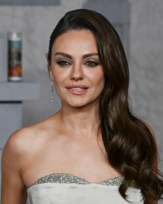November 17, 2025, Los Angeles, California, USA: Ukrainian-born American actress and model MILA KUNIS, 42, attends Los Angeles red carpet premiere of Wake Up Dead Man: A Knives Out Mystery Los Angeles USA - ZUMAb173 20251117_aap_b173_013 Copyright: xBillyxBennightx