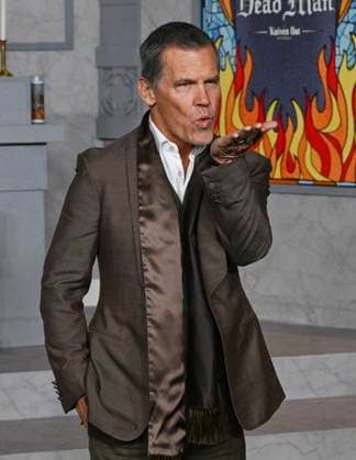 November 17, 2025, Los Angeles, California, USA: American actor JOSH BROLIN, 57, attends Los Angeles red carpet premiere of Wake Up Dead Man: A Knives Out Mystery Los Angeles USA - ZUMAb173 20251117_aap_b173_017 Copyright: xBillyxBennightx