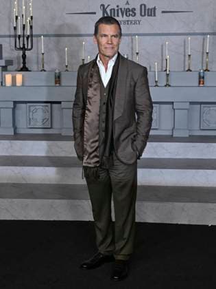 November 17, 2025, Los Angeles, California, USA: American actor JOSH BROLIN, 57, attends Los Angeles red carpet premiere of Wake Up Dead Man: A Knives Out Mystery Los Angeles USA - ZUMAb173 20251117_aap_b173_021 Copyright: xBillyxBennightx