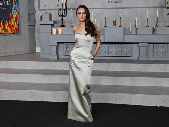 November 17, 2025, Los Angeles, California, USA: Ukrainian-born American actress and model MILA KUNIS, 42, attends Los Angeles red carpet premiere of Wake Up Dead Man: A Knives Out Mystery Los Angeles USA - ZUMAb173 20251117_aap_b173_022 Copyright: xBillyxBennightx