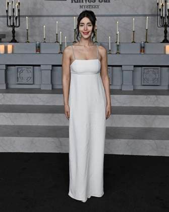 November 17, 2025, Los Angeles, California, USA: American actress CAYLEE COWAN, 27, attends Los Angeles red carpet premiere of Wake Up Dead Man: A Knives Out Mystery Los Angeles USA - ZUMAb173 20251117_aap_b173_024 Copyright: xBillyxBennightx