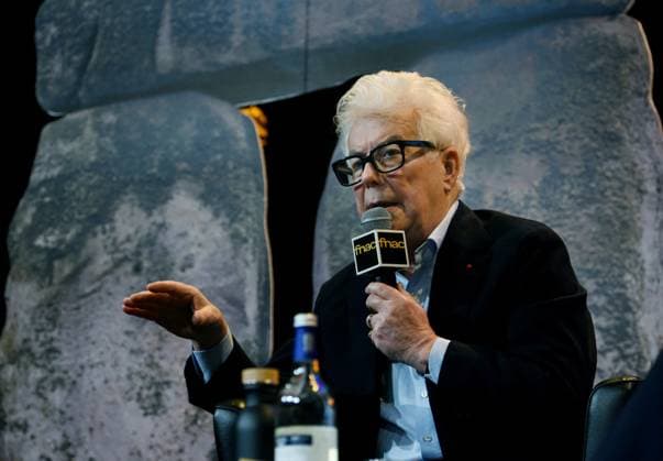 Ken Follett At Public Interview - Paris Ken Follett speaks during a public interview at Theatre de la Madeleine in Paris, France on 17 November 2025. The event is held on the occasion of the release of his new novel Le Cercle des Jours. Photo by Alain Apaydin ABACAPRESS.COM Paris France  Copyright: xApaydinxAlain ABACAx