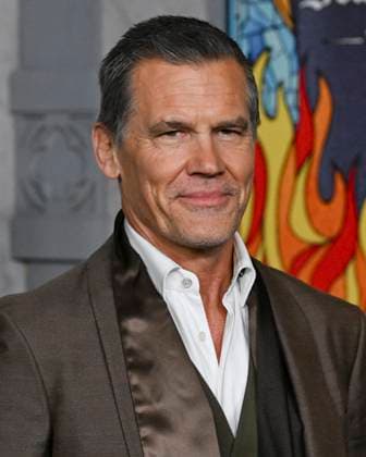 November 17, 2025, Los Angeles, California, USA: American actor JOSH BROLIN, 57, attends Los Angeles red carpet premiere of Wake Up Dead Man: A Knives Out Mystery Los Angeles USA - ZUMAb173 20251117_aap_b173_027 Copyright: xBillyxBennightx