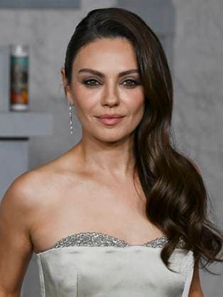 November 17, 2025, Los Angeles, California, USA: Ukrainian-born American actress and model MILA KUNIS, 42, attends Los Angeles red carpet premiere of Wake Up Dead Man: A Knives Out Mystery Los Angeles USA - ZUMAb173 20251117_aap_b173_036 Copyright: xBillyxBennightx