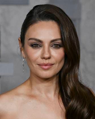 November 17, 2025, Los Angeles, California, USA: Ukrainian-born American actress and model MILA KUNIS, 42, attends Los Angeles red carpet premiere of Wake Up Dead Man: A Knives Out Mystery Los Angeles USA - ZUMAb173 20251117_aap_b173_043 Copyright: xBillyxBennightx