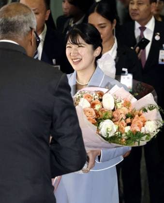 Japan Princess Aiko s visit to Laos Japanese Princess Aiko is greeted at a hotel in Vientiane on Nov. 17, 2025, upon her arrival in Laos, her first official overseas trip, to mark the 70th anniversary of the establishment of diplomatic ties between the two countries. (Pool photo)  A14AA0005042979P