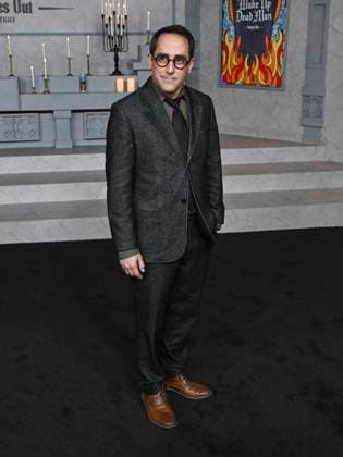 November 17, 2025, Los Angeles, California, USA: American cinematographer STEVE YEDLIN, 50, attends Los Angeles red carpet premiere of Wake Up Dead Man: A Knives Out Mystery Los Angeles USA - ZUMAb173 20251117_aap_b173_047 Copyright: xBillyxBennightx
