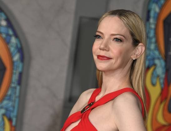 ˜Wake Up Dead Man: A Knives Out Mystery™ Premiere Riki Lindhome arriving to Netflix™s Wake Up Dead Man: A Knives Out Mystery Los Angeles premiere held at the Academy Museum of Motion Pictures on November 17, 2025 in Los Angeles, Ca. Los Angeles Academy Museum of Motion Pictures California USA Copyright: xLeexWatt AFF-USA.COMx