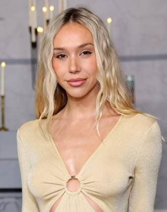 Los Angeles Premiere Of Netflix s Wake Up Dead Man: A Knives Out Mystery 17 November 2025 . Los Angeles, California - Alexis Ren At Los Angeles Premiere Of Netflix s Wake Up Dead Man: A Knives Out Mystery held at The Academy Museum of Motion Pictures in Los Angeles., Credit:Sadou Faye Avalon United States, CA, Los Angeles, Academy Museum of Motion Pictures  Copyright: xSadouxFayex xAvalonx 1053061716