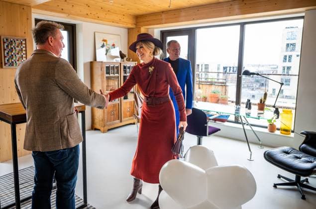 ROTTERDAM Queen Maxima is given a tour of the SAWA residential building, which is constructed from wood. The queen officially opens the circular building and speaks with residents and developers. ANP FRANK DE ROO netherlands out - belgium out  Copyright: xx x542415274x originalFilename: 542415274.jpg