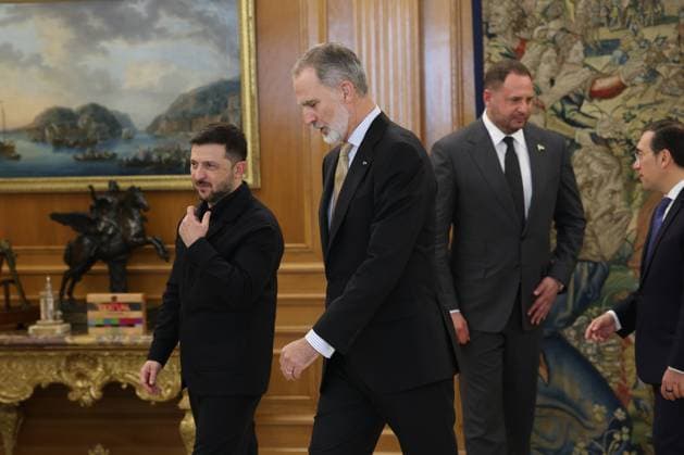 The King receives Zelenski at La Zarzuela King Felipe VI and the President of Ukraine, Volodimir Zelenski, meet at La Zarzuela Palace, November 18, 2025, in Madrid Spain During his visit to Spain, the Ukrainian President will meet with the King and the Prime Minister in the hope of resuming agreements to strengthen Ukraines defense against new Russian attacks focused especially on the countrys energy infrastructure NOVEMBER 18, 2025 Alejandro Martínez Vé Madrid Madrid Madrid Spain  Copyright: xAlejandroxMartinezxVÃ lezx 7108743