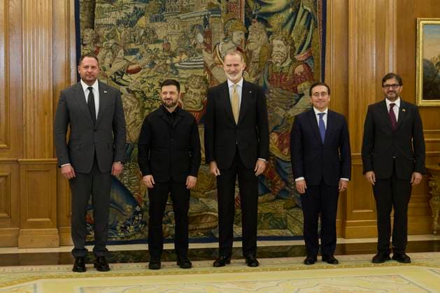 November 18, 2025, Madrid, Madrid, Spain: KING FELIPE VI of Spain receives the president of Ukraine, VOLODOMIR ZELENSKI Madrid Spain - ZUMAc260 20251118_zep_c260_011 Copyright: xMikexChicorrox