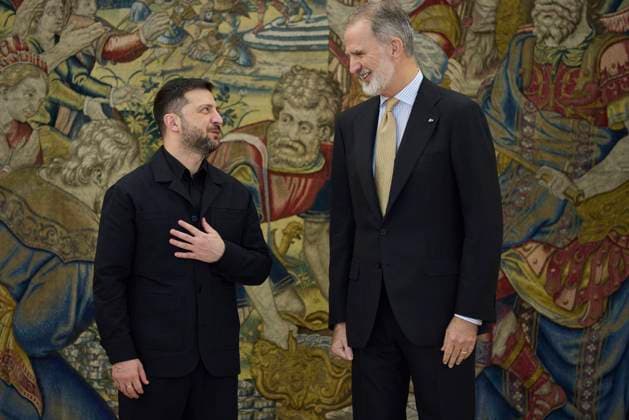 November 18, 2025, Madrid, Madrid, Spain: KING FELIPE VI of Spain receives the president of Ukraine, VOLODOMIR ZELENSKI Madrid Spain - ZUMAc260 20251118_zep_c260_013 Copyright: xMikexChicorrox