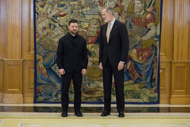 November 18, 2025, Madrid, Madrid, Spain: KING FELIPE VI of Spain receives the president of Ukraine, VOLODOMIR ZELENSKI Madrid Spain - ZUMAc260 20251118_zep_c260_014 Copyright: xMikexChicorrox