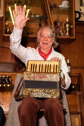 Helge Schneider at the press conference for the new tour Ellebogen vom Tich in the cult pub Weißer Holunder Cologne, 18 11 2025 Foto:xT.xNgox xFuturexImagex pk_schneider_5106