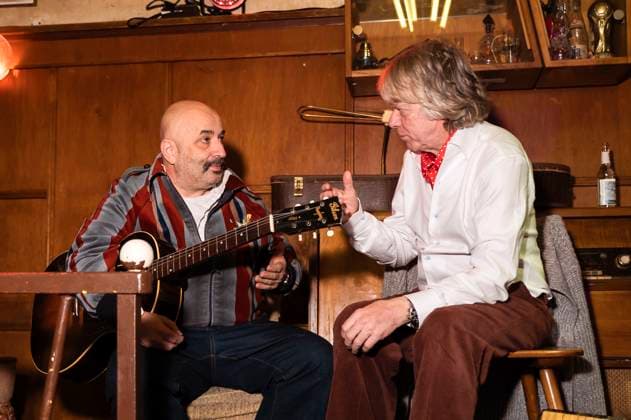 Sandro Giampietro and Helge Schneider at the press conference for the new tour Ellebogen vom Tich in the cult pub Weißer Holunder Cologne, 18 11 2025 Foto:xT.xNgox xFuturexImagex pk_schneider_5111