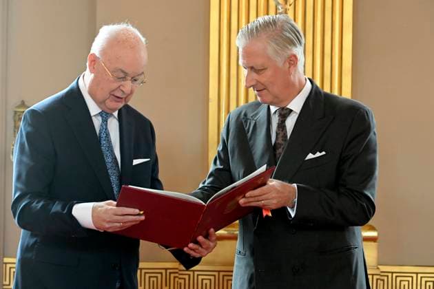 King And Queen Grant New Honorary Titles BRUSSELS, BELGIUM - NOVEMBER 18 : De Heer Urbain VANDEURZEN receives the tiltle of Baron. King Philippe receives the persons who have been granted a noble title or an honorary distinction for their achievements in their respective fields. This ceremony takes place at the Royal Palace in Brussels..on November 18, 2025 in Brussels, Belgium, 18 11 2025 Brussels Belgium  Copyright: xBertxVanxDenxBrouckex