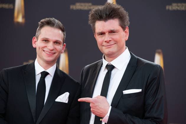 v l Fabian KOESTER, Köster, Comedian, Lutz VAN DER HORST, Comedian, Red Carpet, Red Carpet Show, Arrival, German Television Award Ceremony, German Television Award 2025, German Television Award 2025 at the MMC Studios Cologne, on 10 09 2025